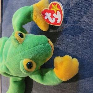 1997 Ty Smoochy the green frog!